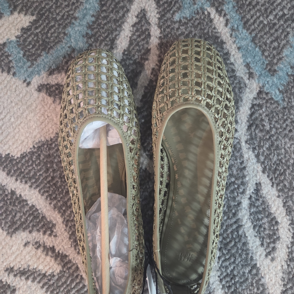 H&M Olive Woven Ballet Flats - Picture 2 of 4